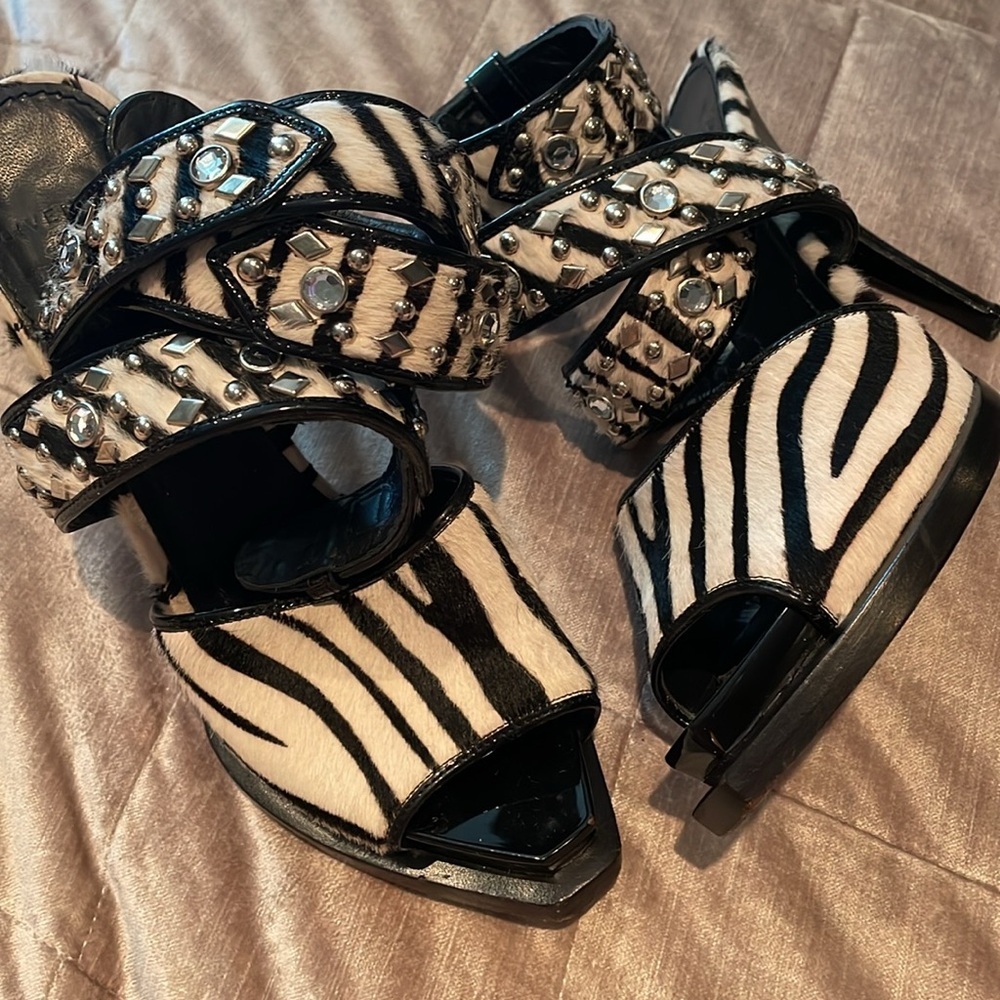 Givenchy Zebra Rhinestone Hair Print Stilletto Heels Size 37.5 Made in Italy - Picture 3 of 12